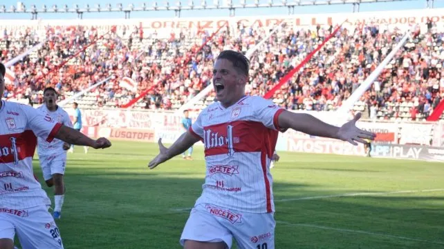 Deportivo Morón cantó victoria y se subió a lo más alto de la tabla.